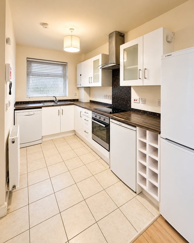 Room Stables Way in Greater London