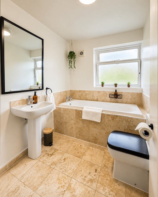 Room Stables Way in Greater London