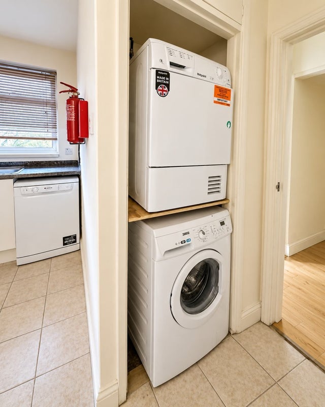 Room Stables Way in Greater London