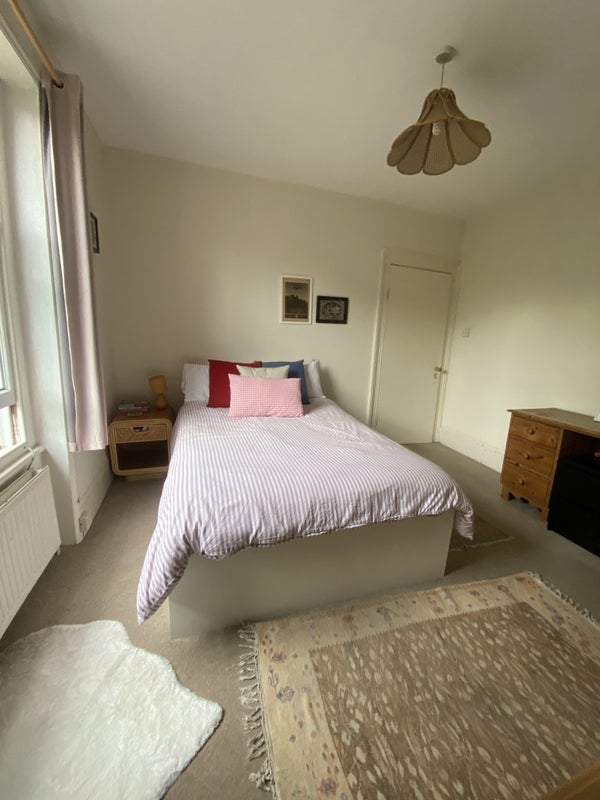 Room Grove Lane in Greater London