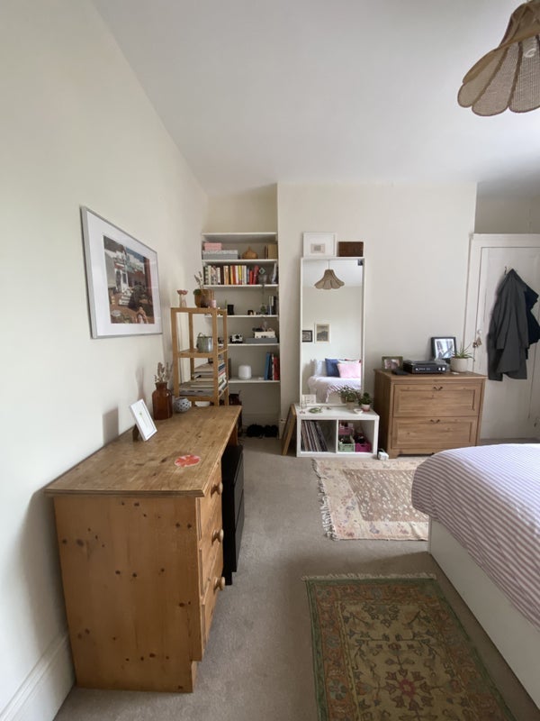 Room Grove Lane in Greater London