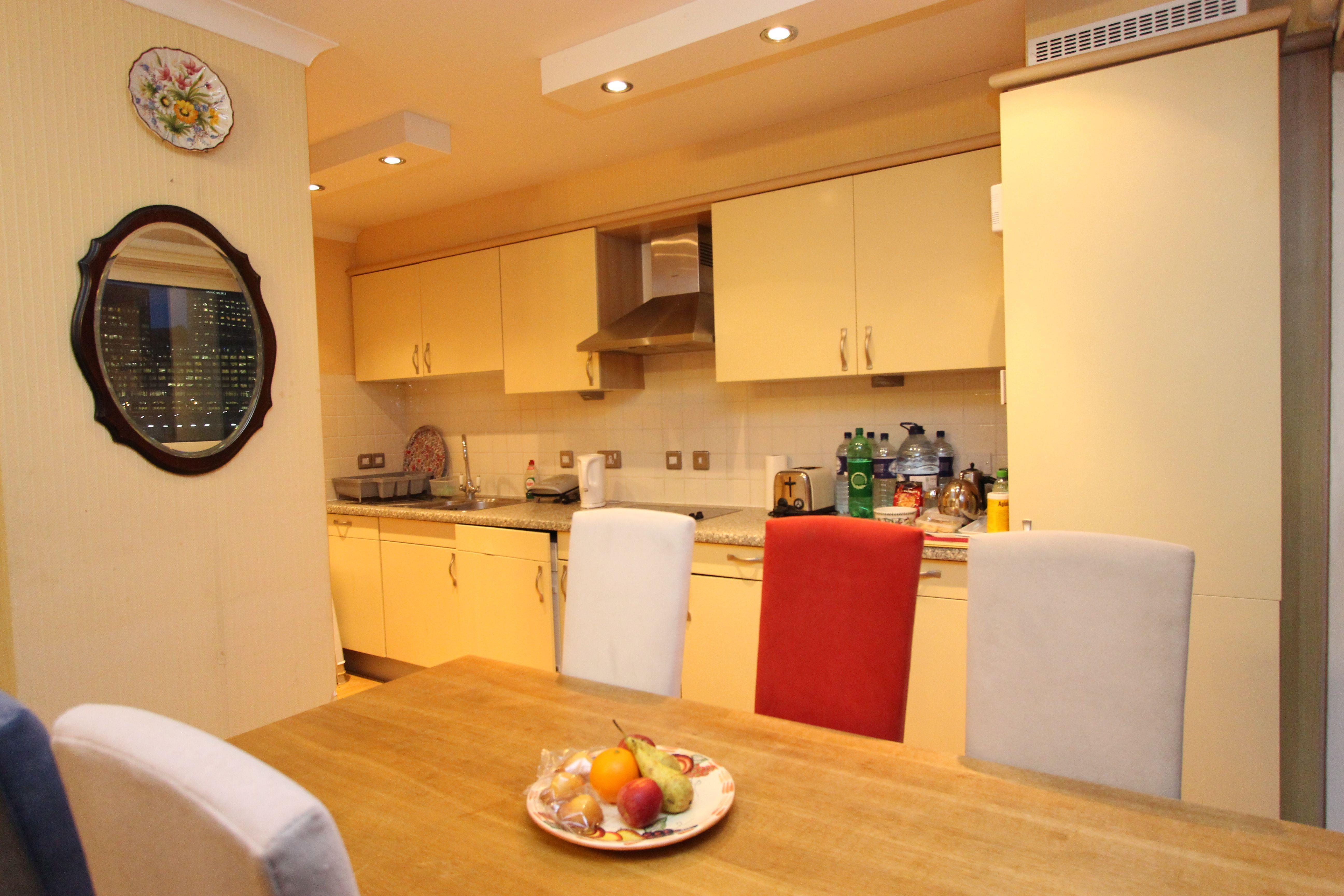 Flat Rotherhithe Street in Greater London