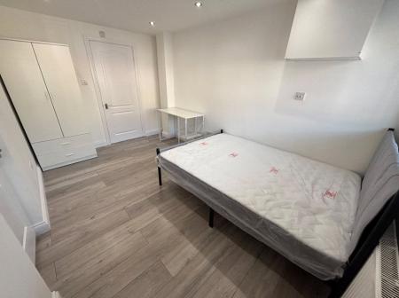 Room Earls Lane in Slough
