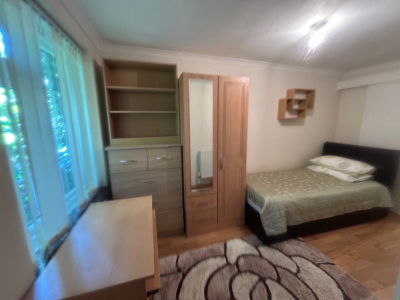 Room Three Bridges Road in Crawley