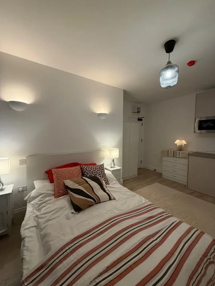 Room Madeley Road in Greater London