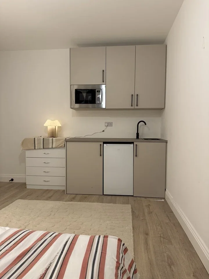 Room Madeley Road in Greater London