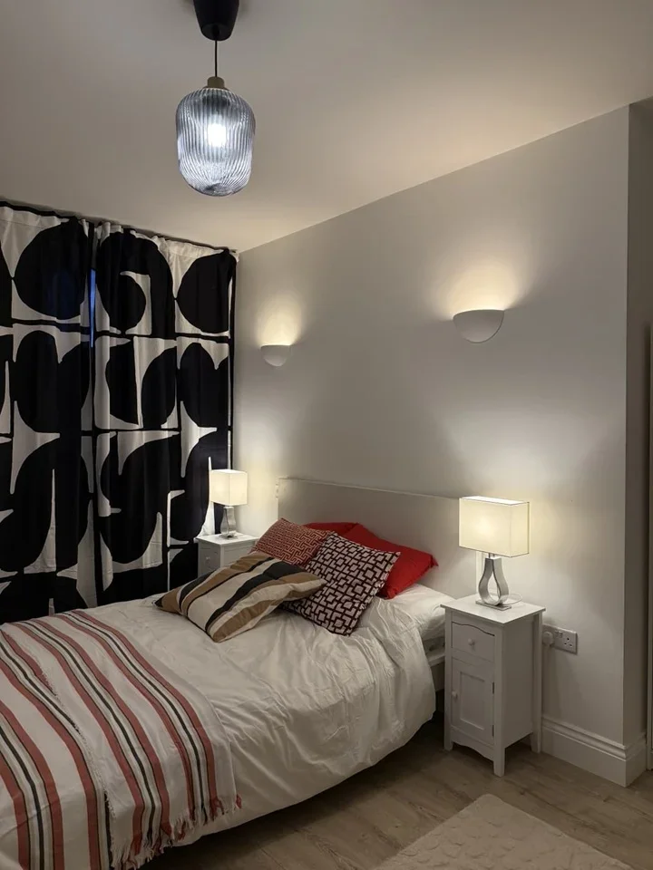 Room Madeley Road in Greater London