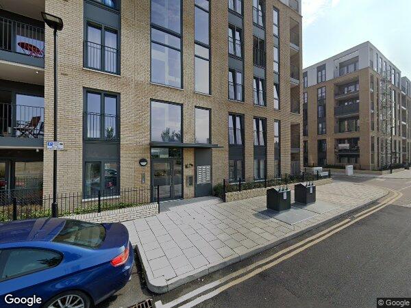 Flat Eythorne Road in Greater London