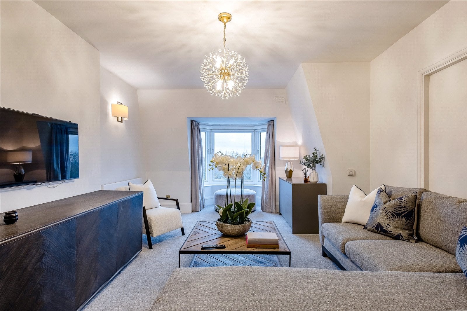 Flat Queen's Terrace in City of Westminster