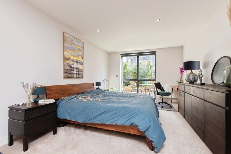 Room Haydn Avenue in Greater London