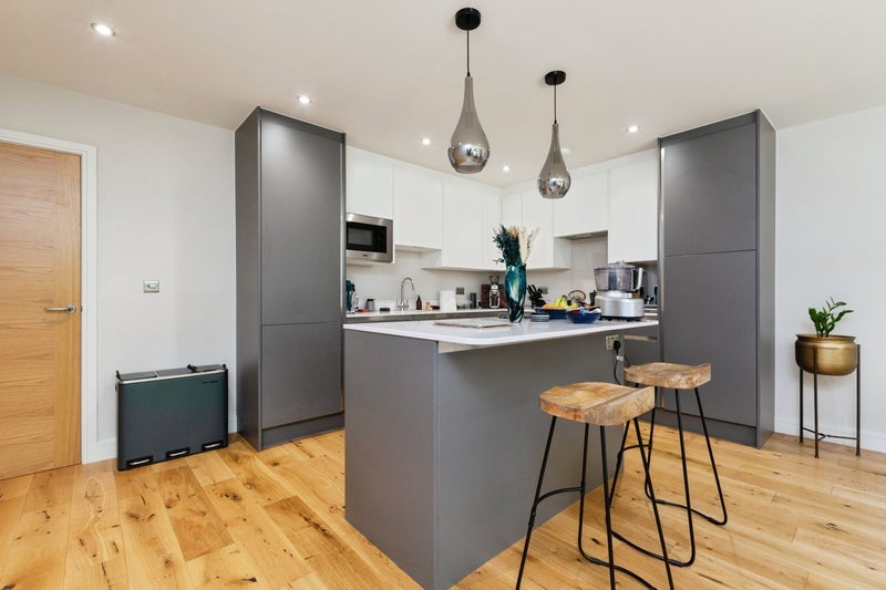 Room Haydn Avenue in Greater London