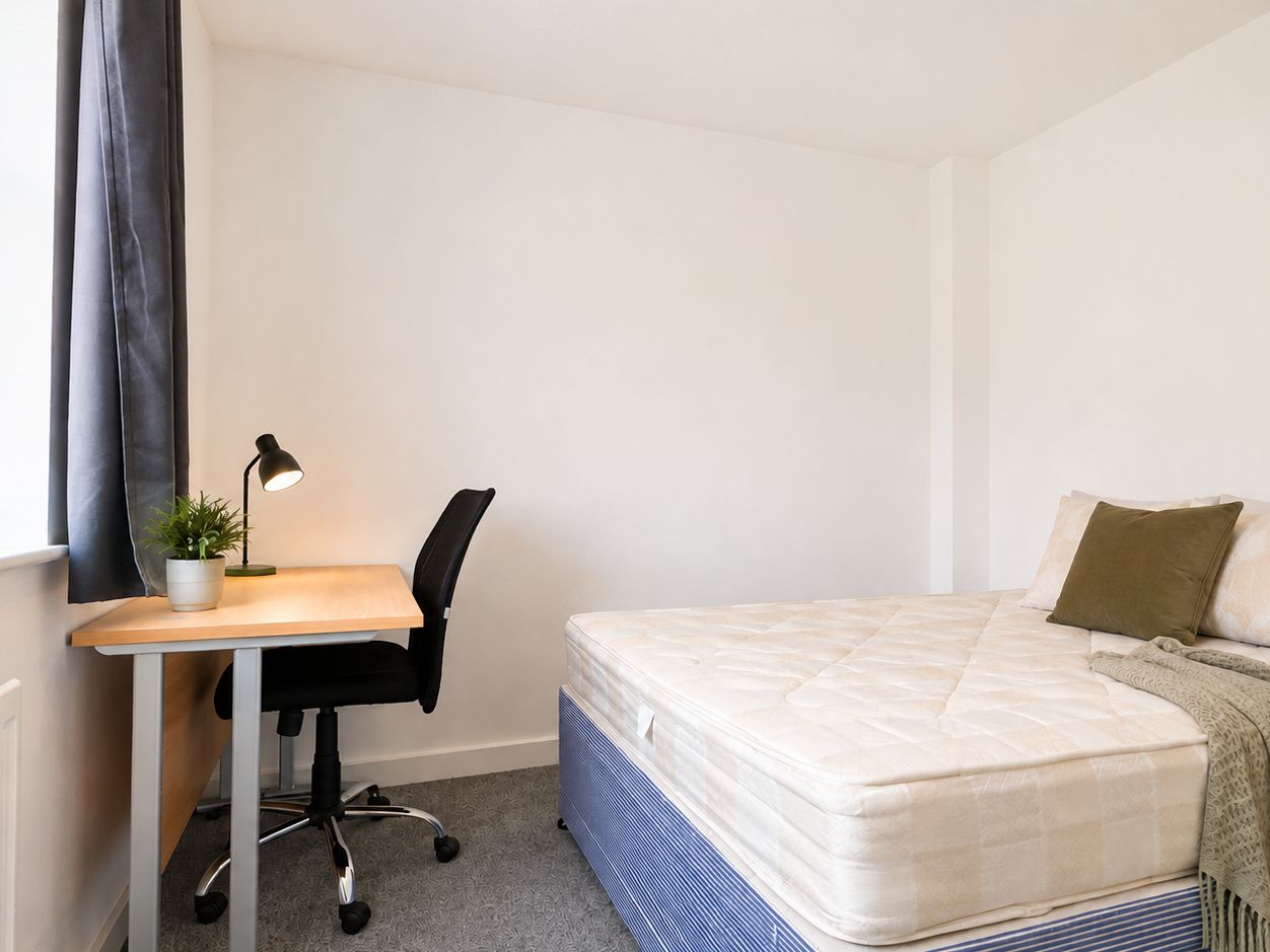 Room Oxleigh Way in Harry Stoke