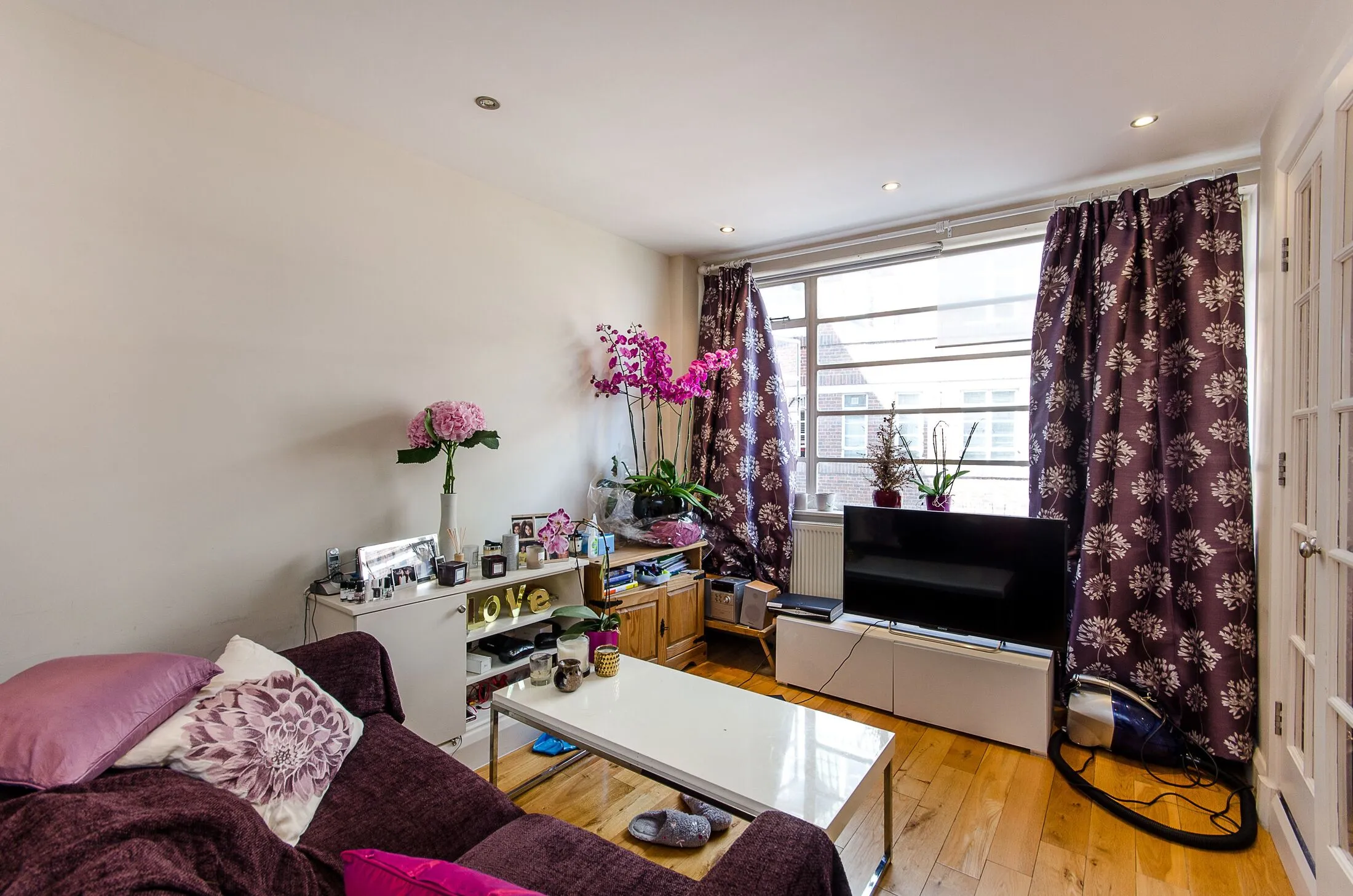Flat Sloane Avenue in Greater London