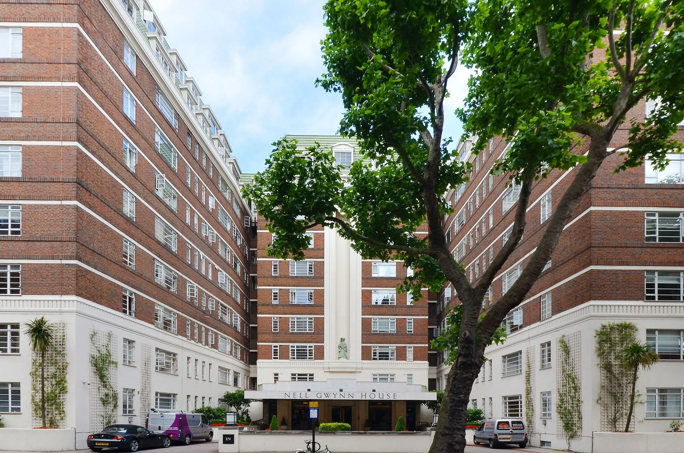 Flat Sloane Avenue in Greater London