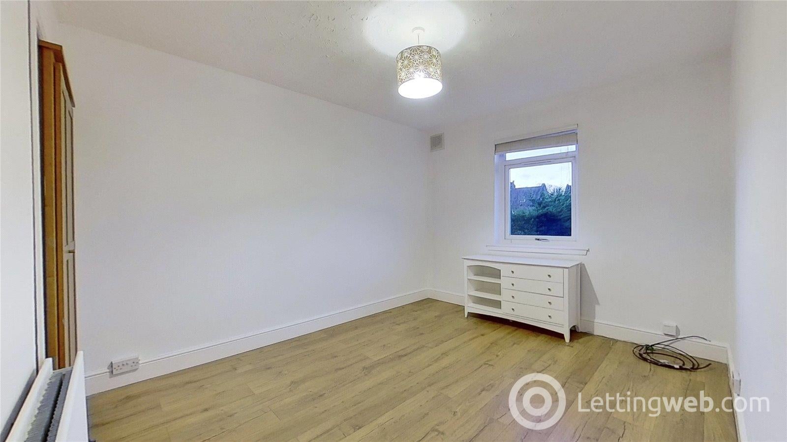 Flat Rowan Avenue in Renfrew