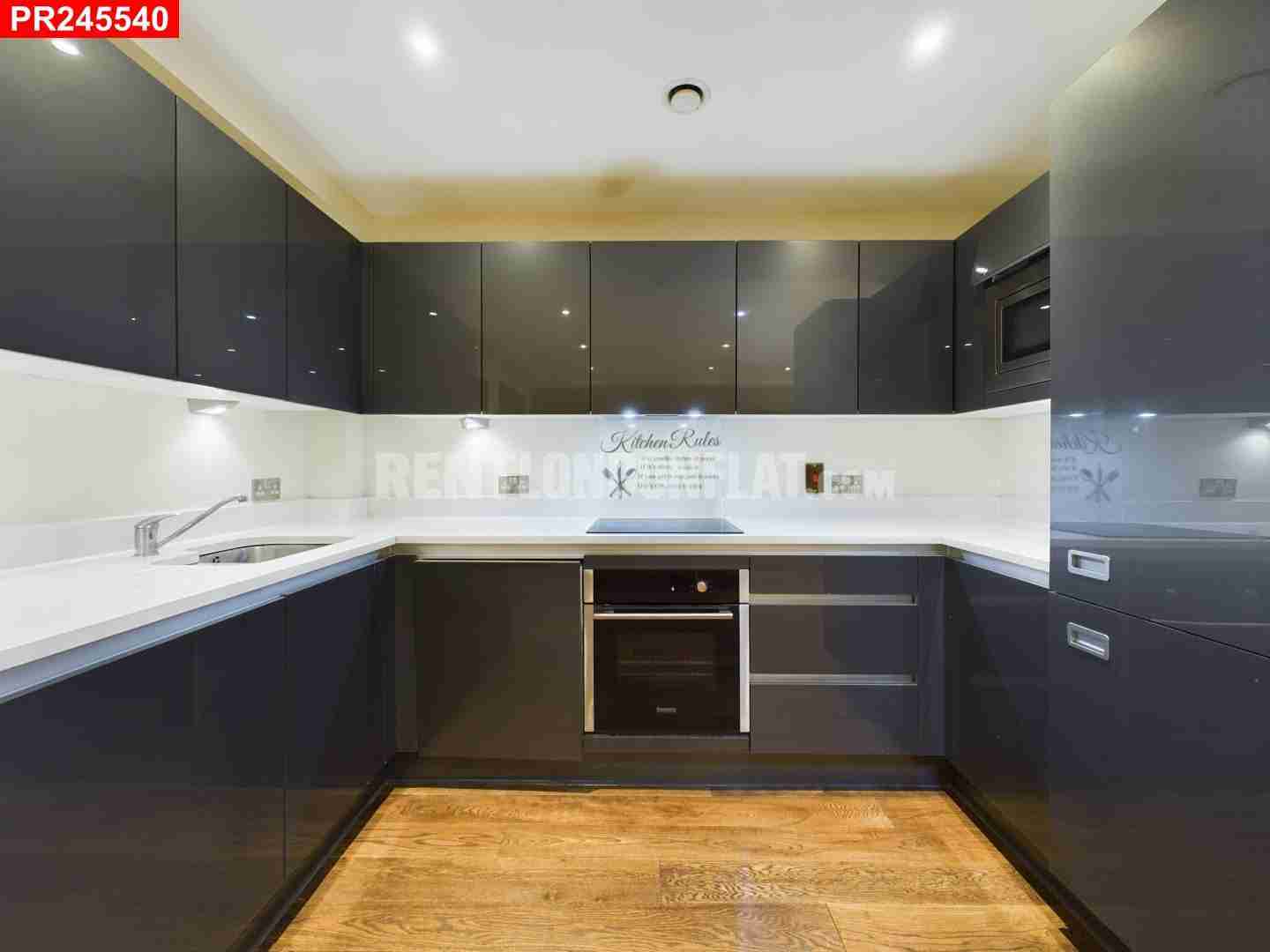 Flat Turner Street in Greater London