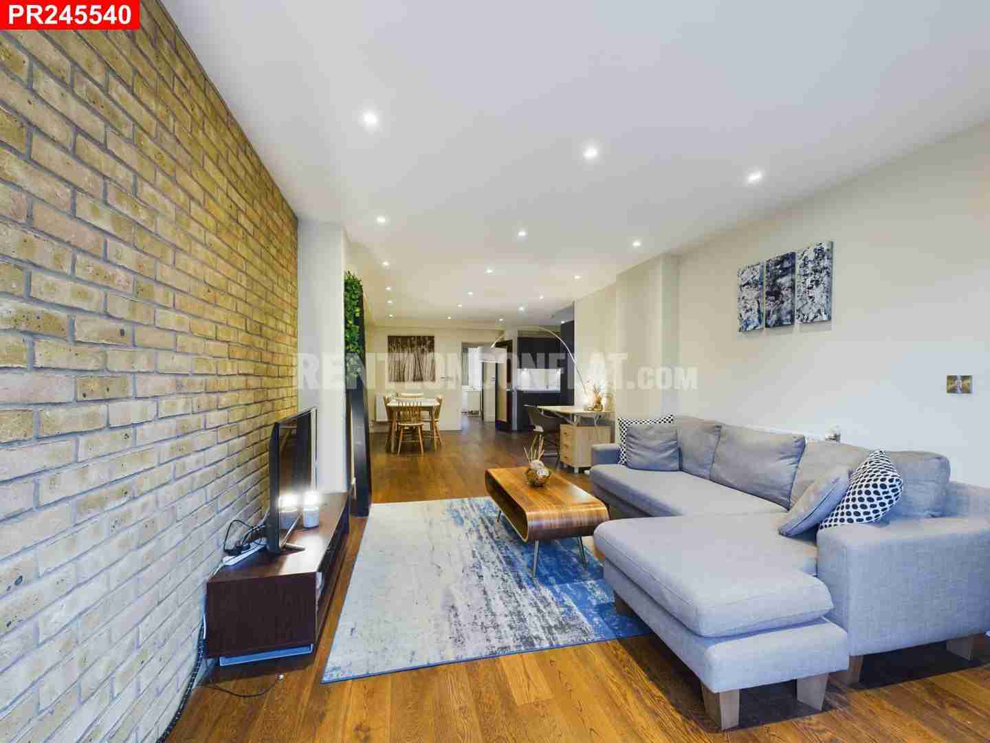 Flat Turner Street in Greater London
