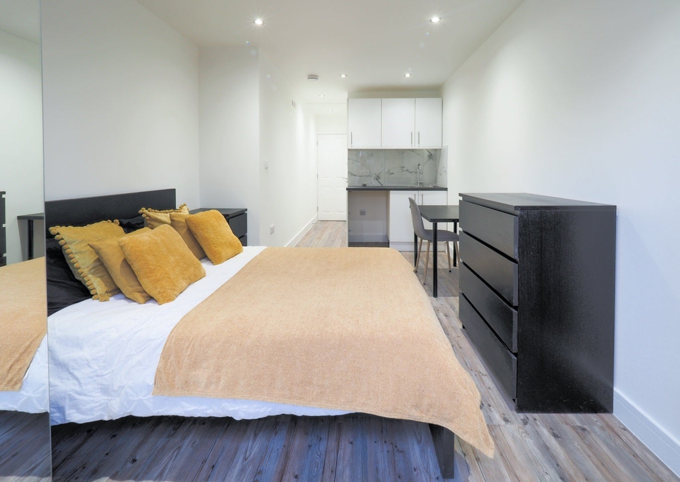 Room Sandymount Avenue in Greater London