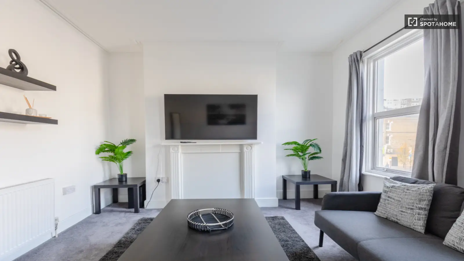 Flat Lime Grove in Greater London