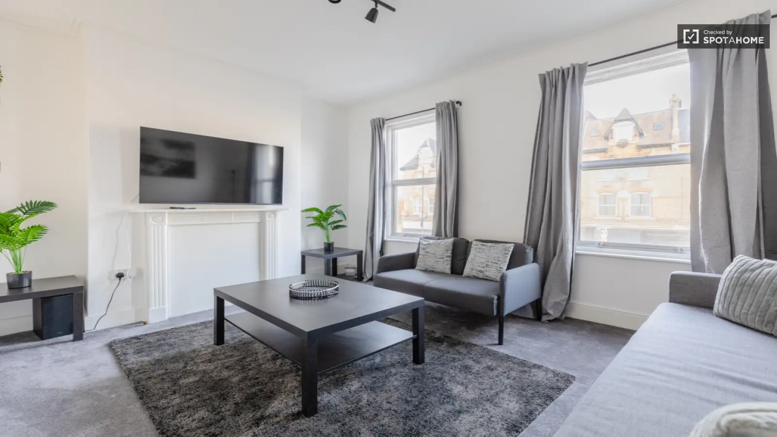Flat Lime Grove in Greater London