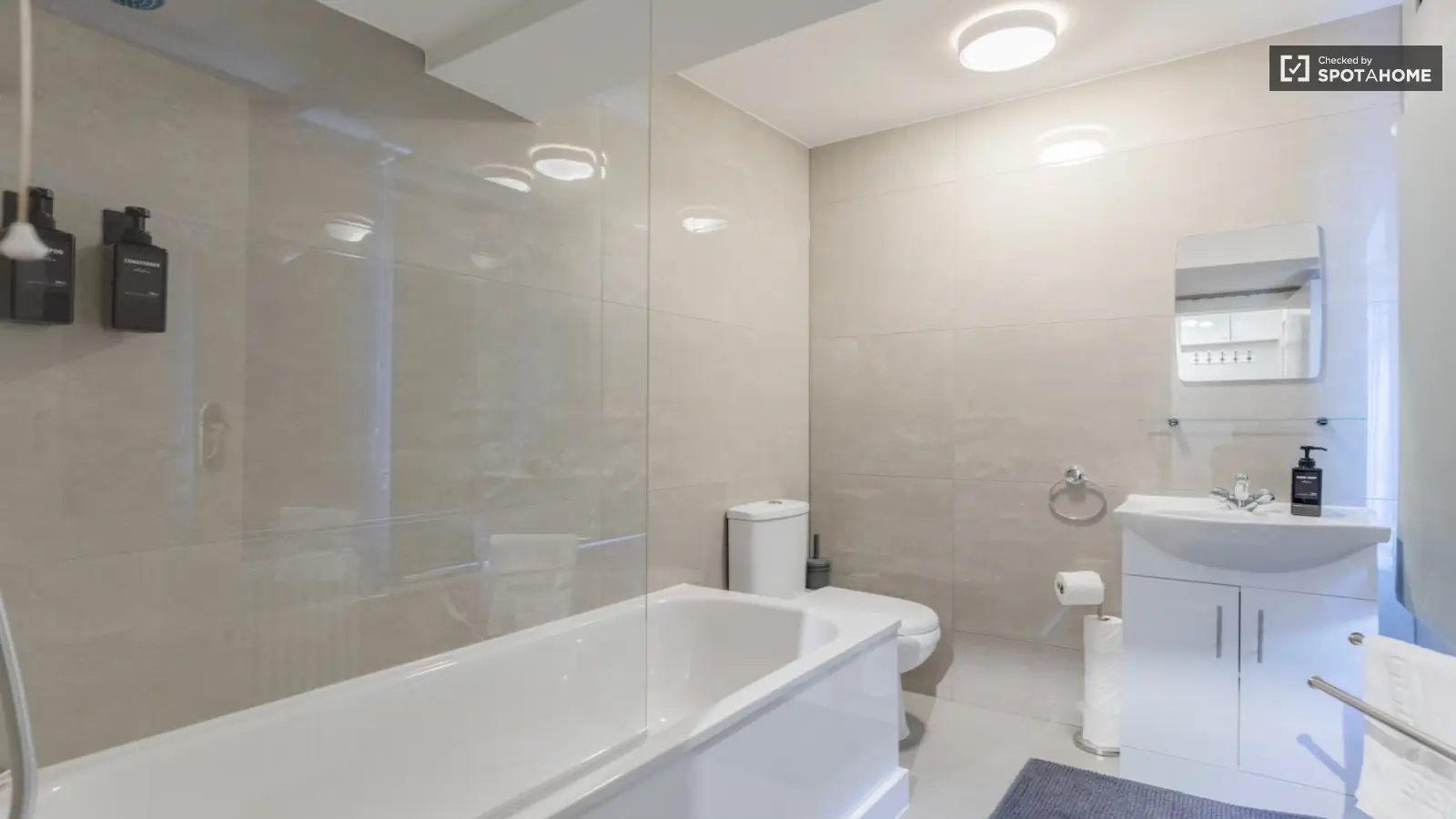 Flat Lime Grove in Greater London