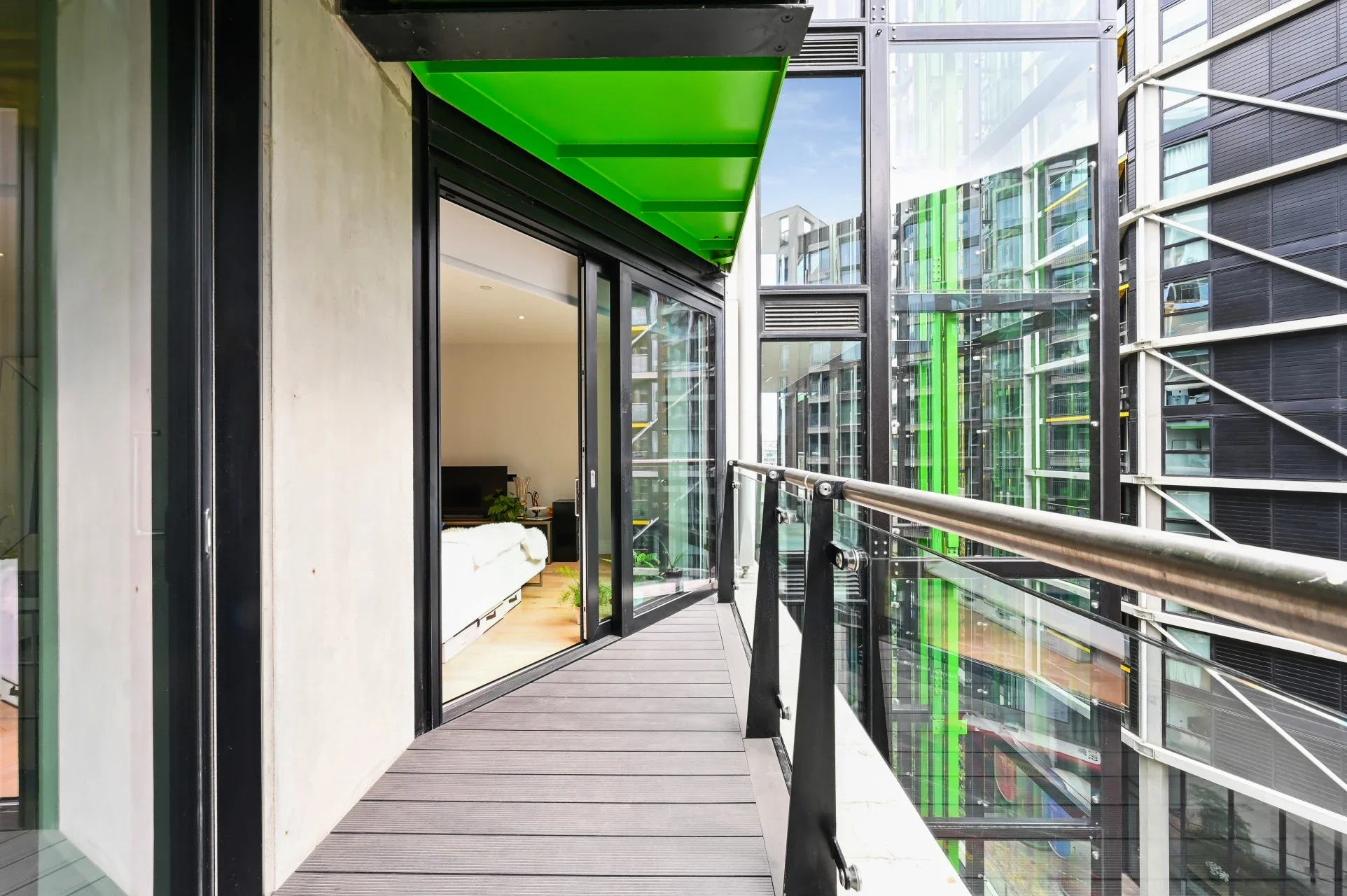 Flat Tideway Walk in Greater London