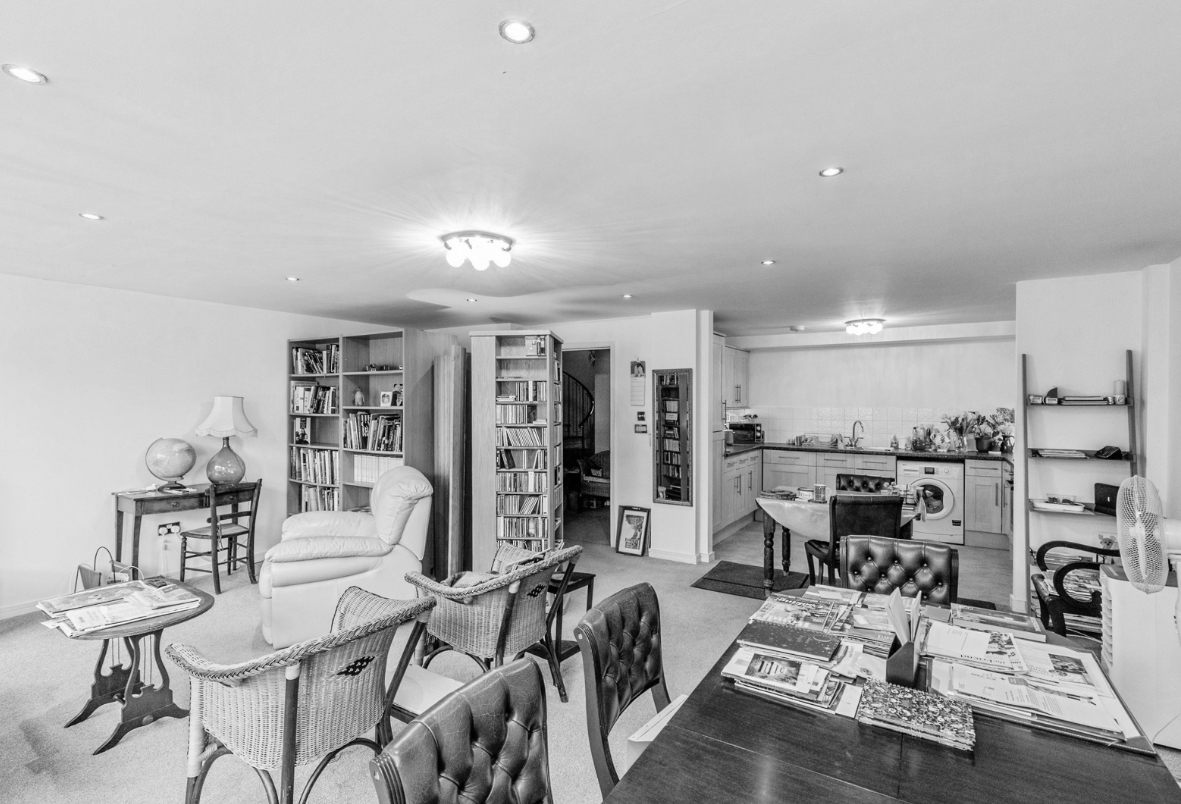 Flat Norfolk Avenue in Bristol