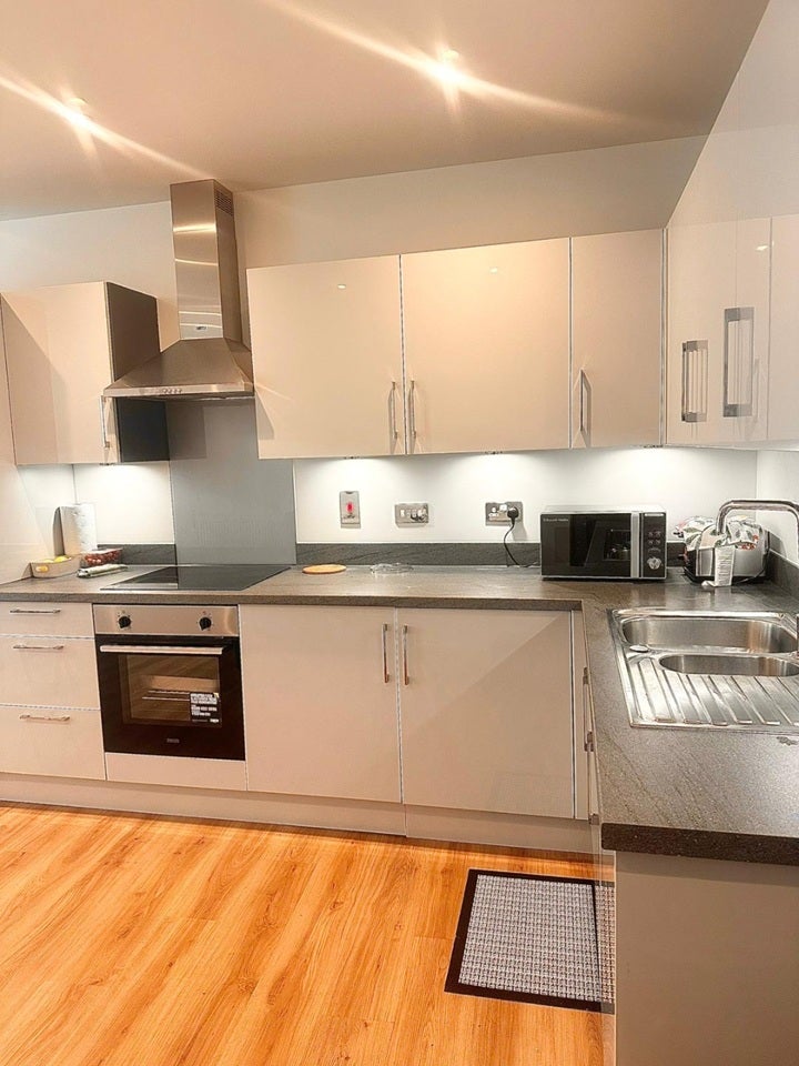 Room Cherry Orchard Road in Greater London
