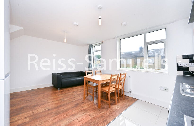 Flat Seyssel Street in Greater London