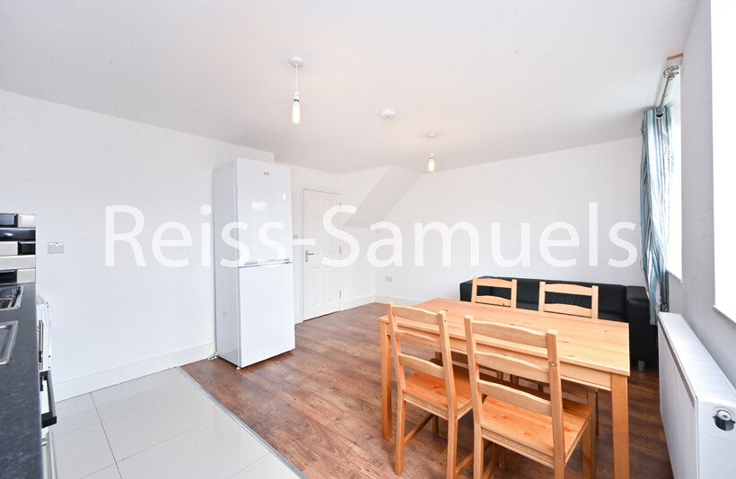 Flat Seyssel Street in Greater London