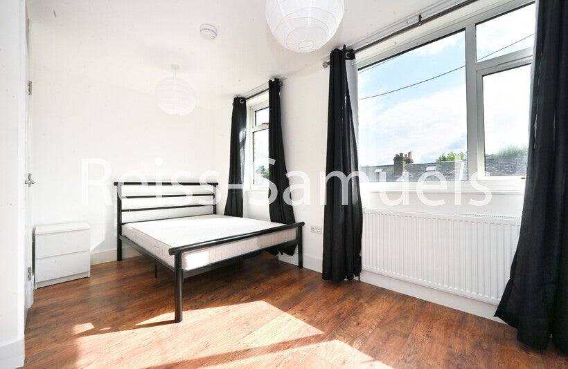 Flat Seyssel Street in Greater London
