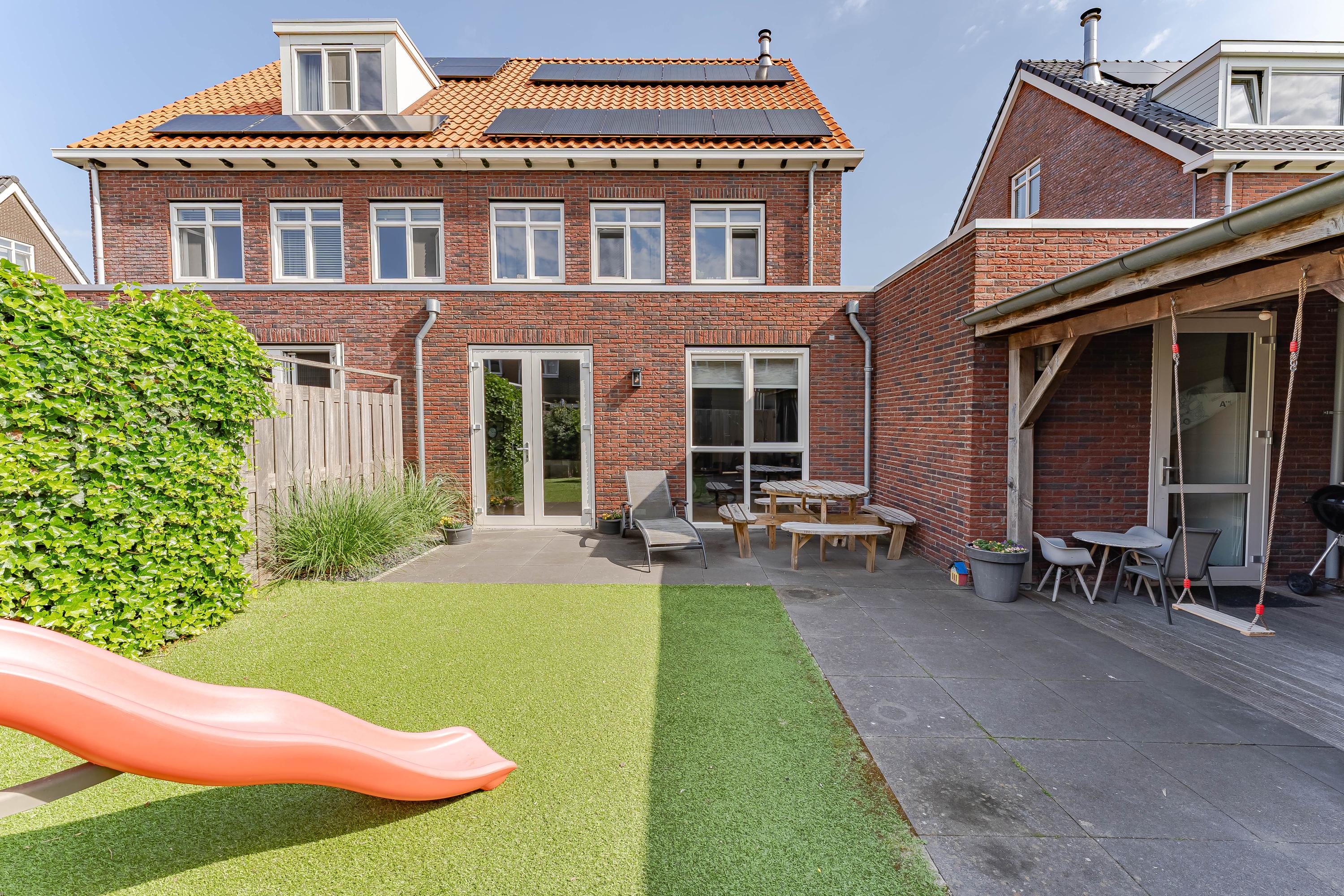 Huis Boterbloem 12 in Hazerswoude-Dorp