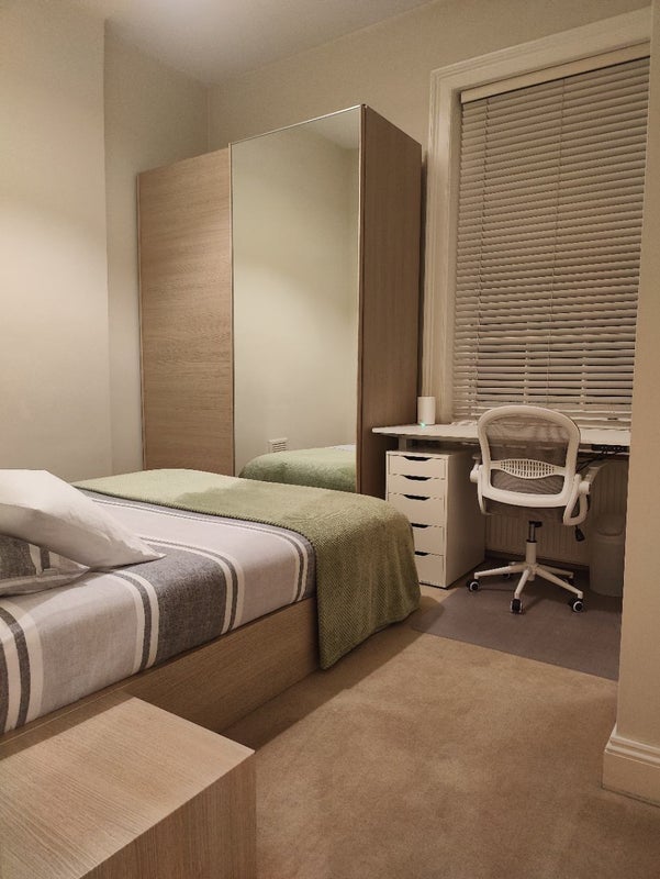 Room Moreton Street in City of Westminster