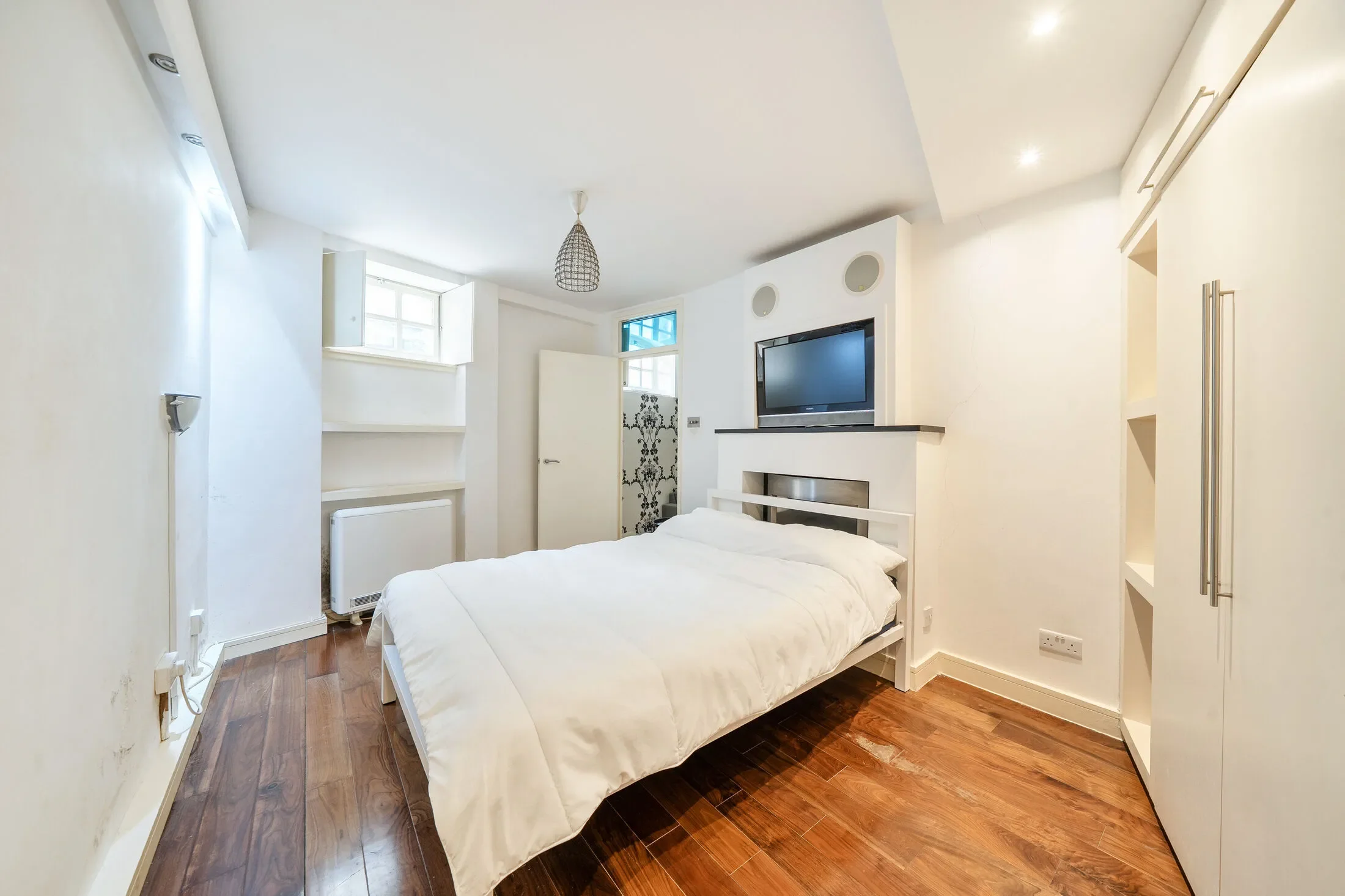 Flat Ambrosden Avenue in City of Westminster