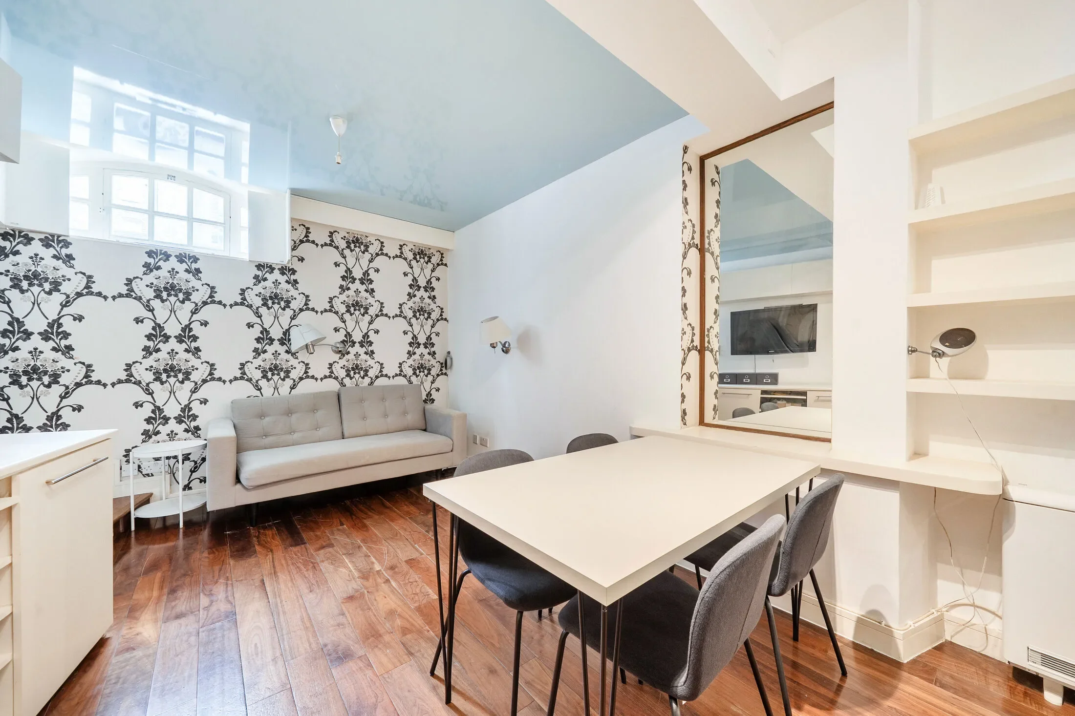 Flat Ambrosden Avenue in City of Westminster