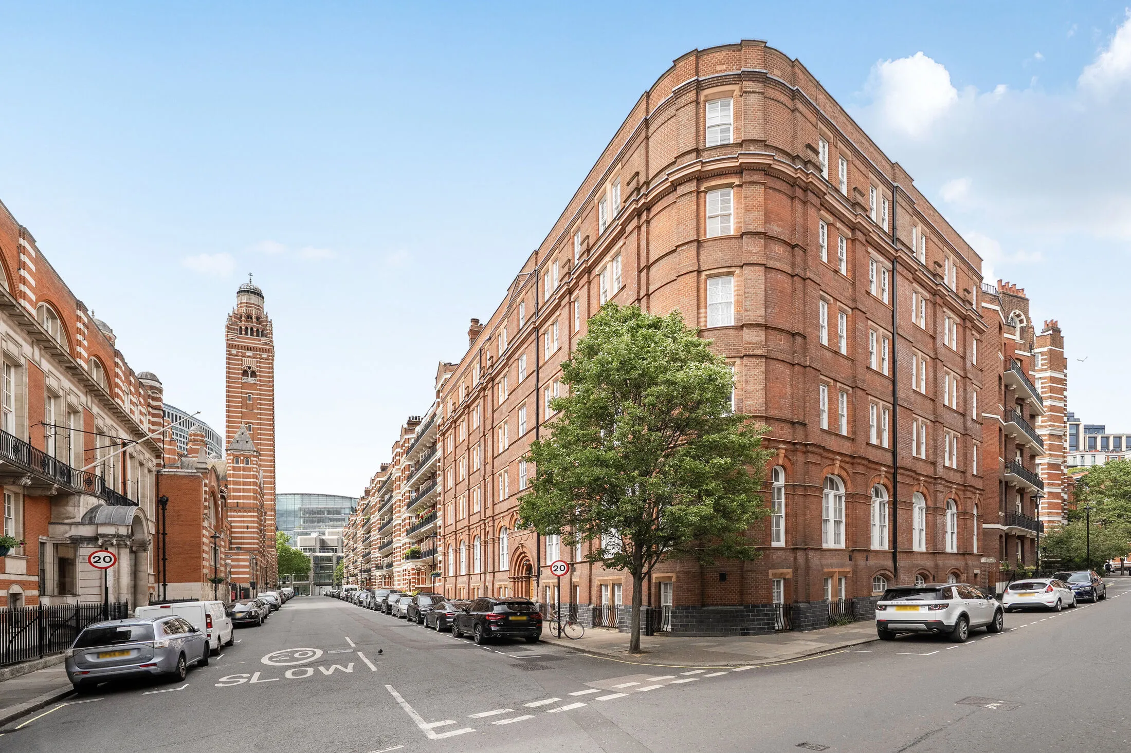 Flat Ambrosden Avenue in City of Westminster