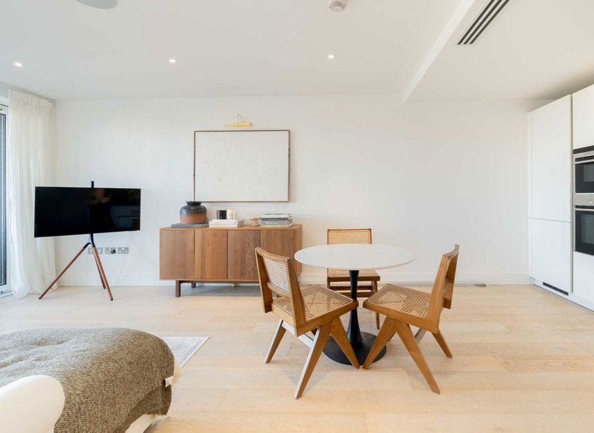 Flat Central Avenue in Greater London