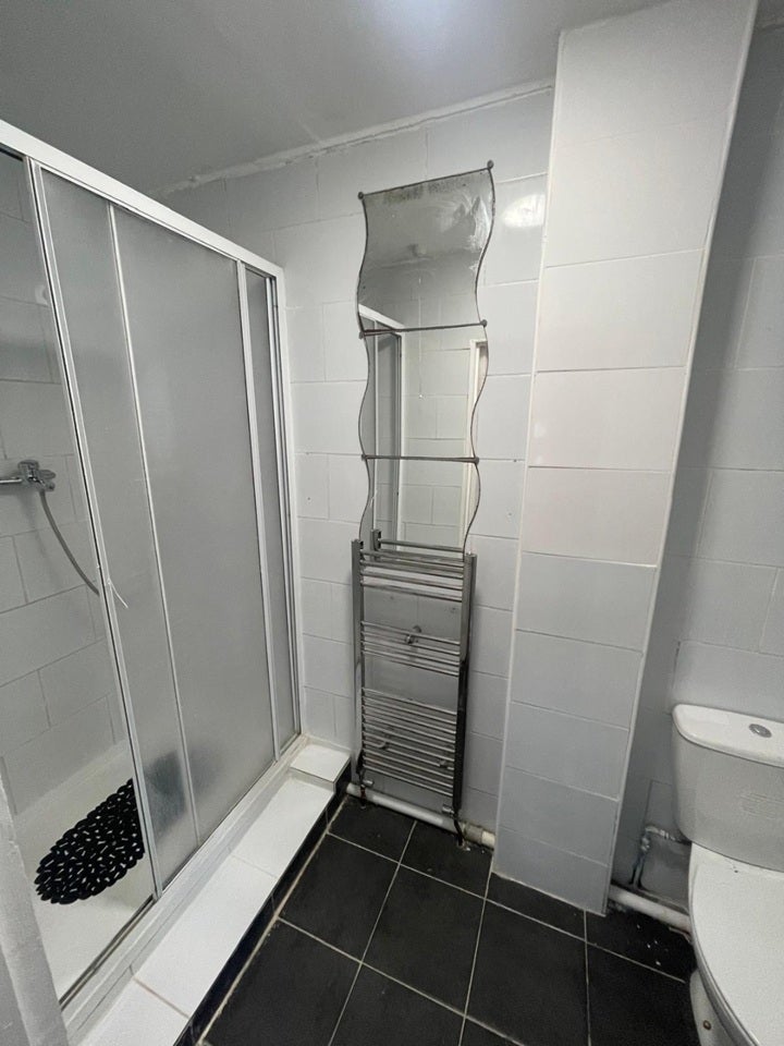 Flat Gillett Road in Greater London