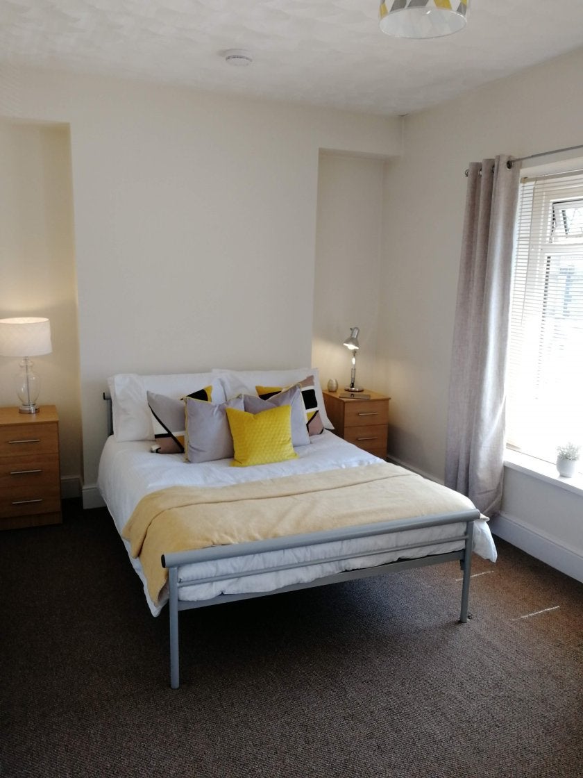 Flat Dan Y Graig Road in Swansea