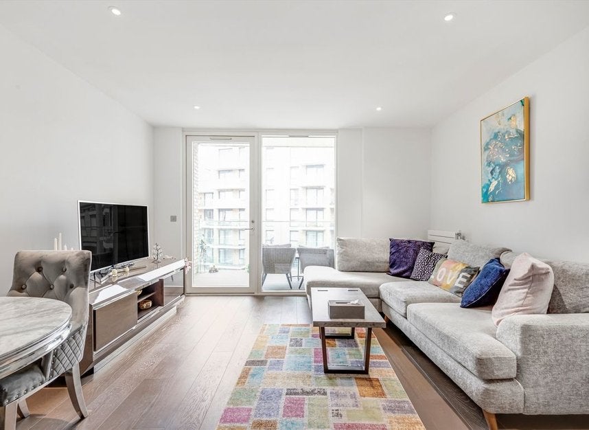 Flat Seven Kings Way in Greater London