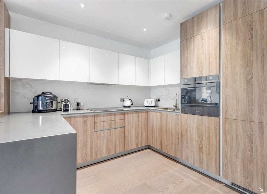 Flat Seven Kings Way in Greater London