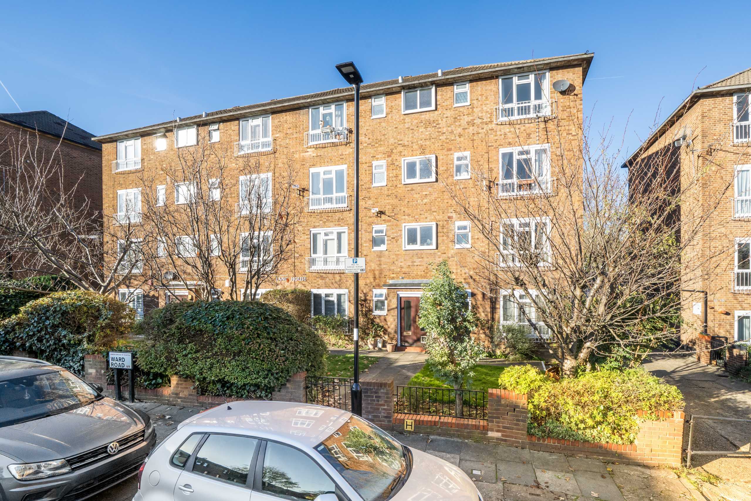 Flat Ward Road in Greater London
