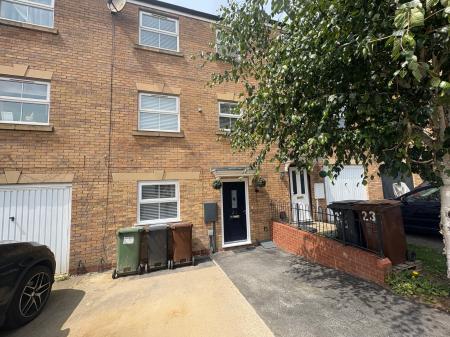 Room Carlisle Close in Corby