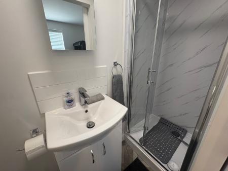 Room Carlisle Close in Corby