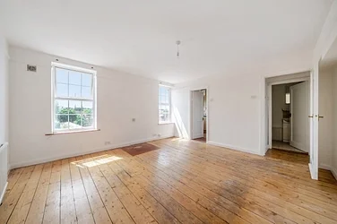 Flat Upper Richmond Road in Greater London