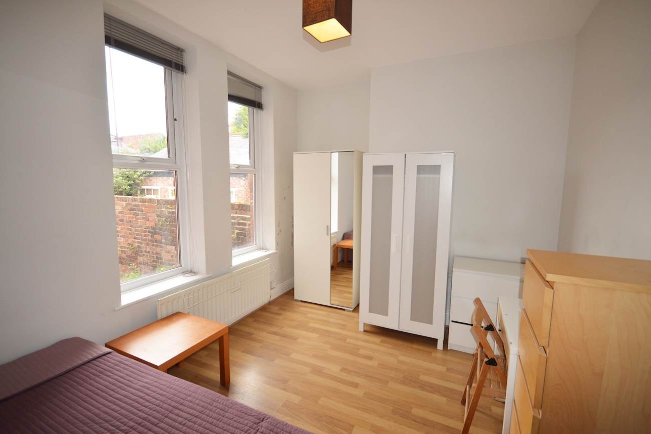 Flat Holly Avenue in Newcastle upon Tyne