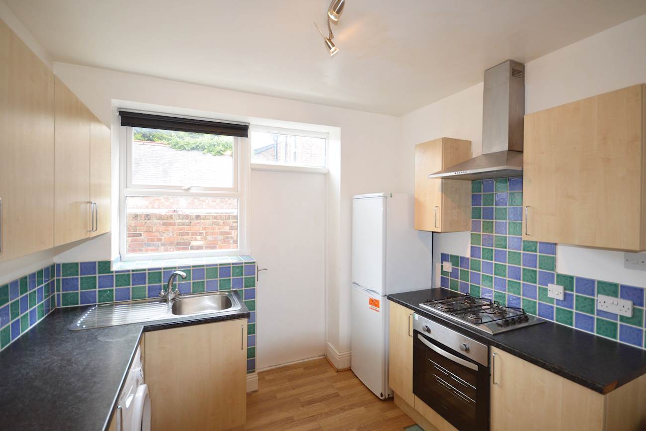 Flat Holly Avenue in Newcastle upon Tyne