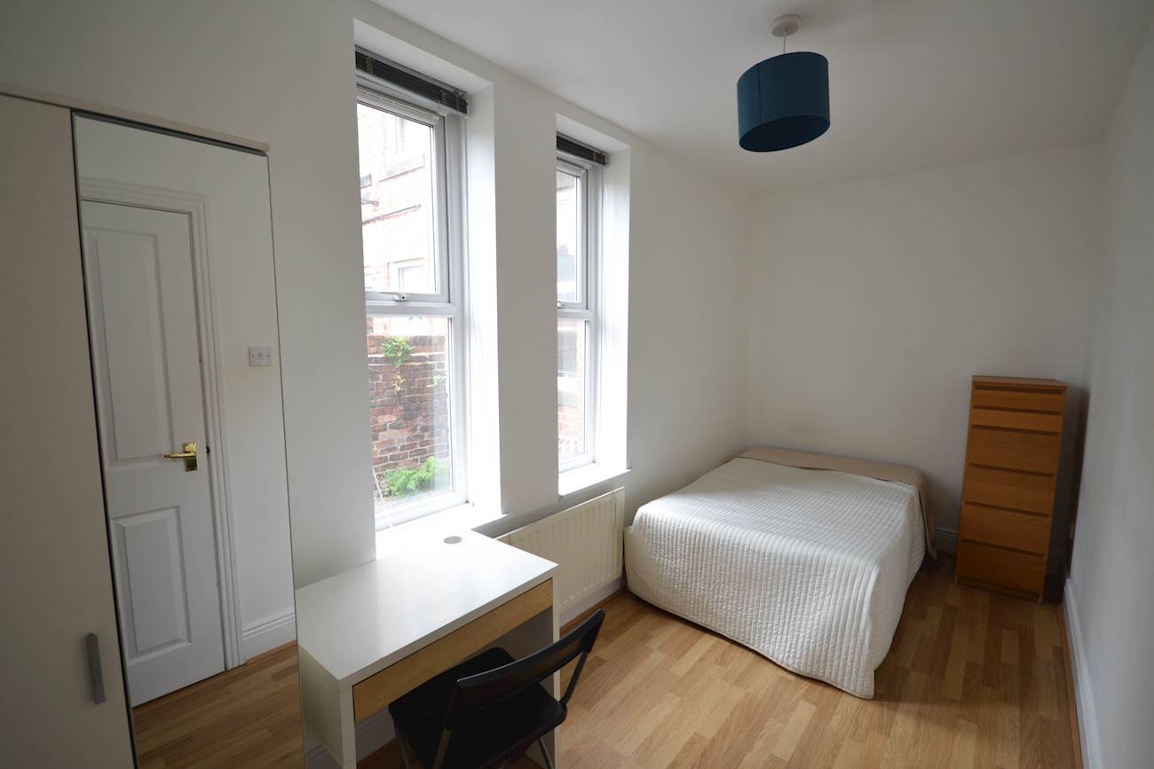 Flat Holly Avenue in Newcastle upon Tyne