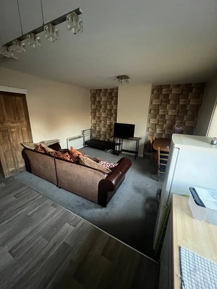 Flat Malthouse Road in Crawley