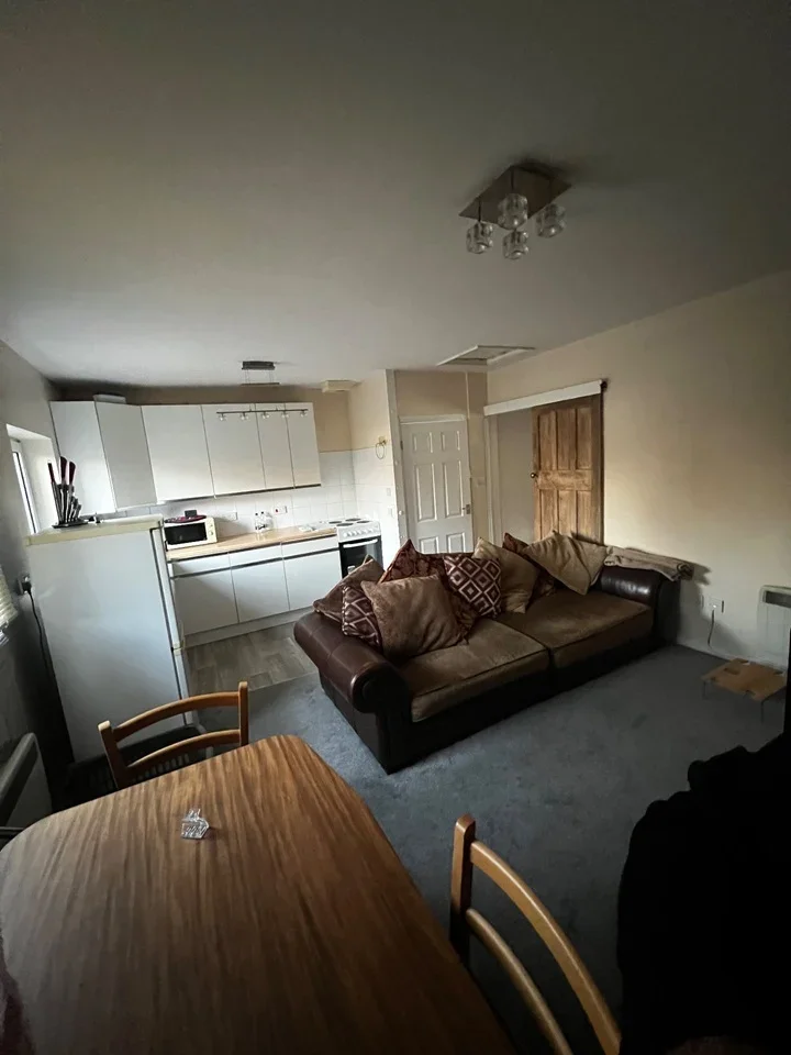 Flat Malthouse Road in Crawley